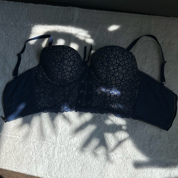 Victoria's Secret Navy Lace Bra - Picture 6 of 6
